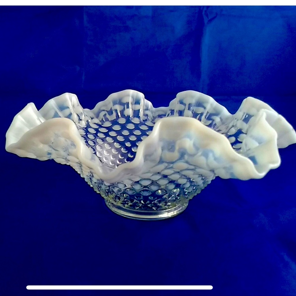 Fenton moonstone color 1950s bowl